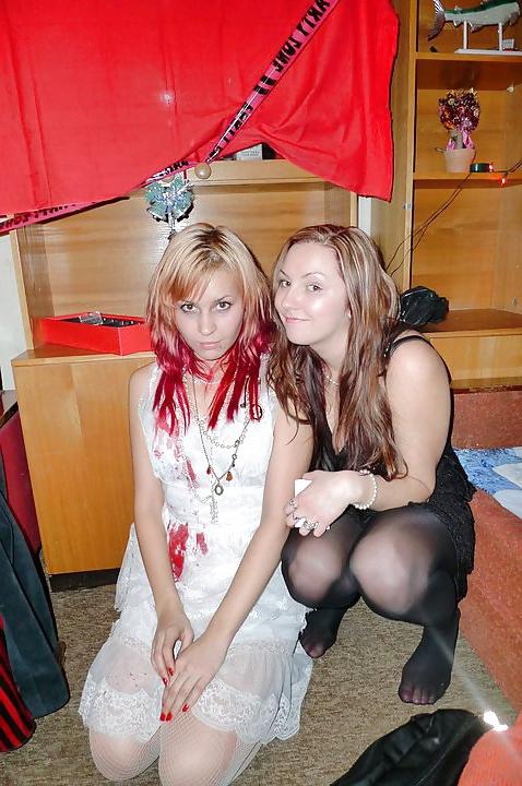 25P Romanian girls in pantyhose