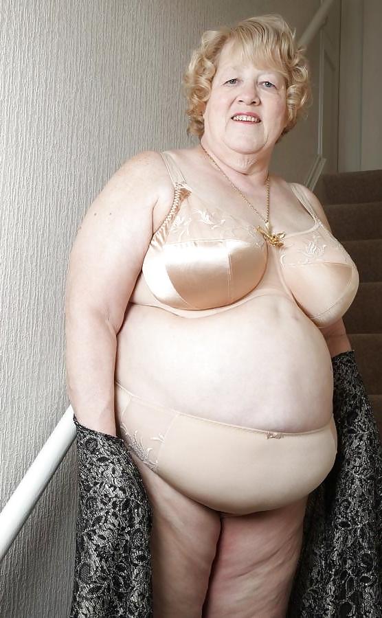25P Women in panties under pantyhose 19