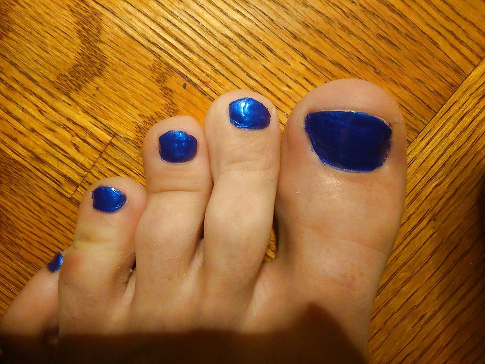 9P Feet And Toes In Blue Nail Polish And Leather High Heels.
