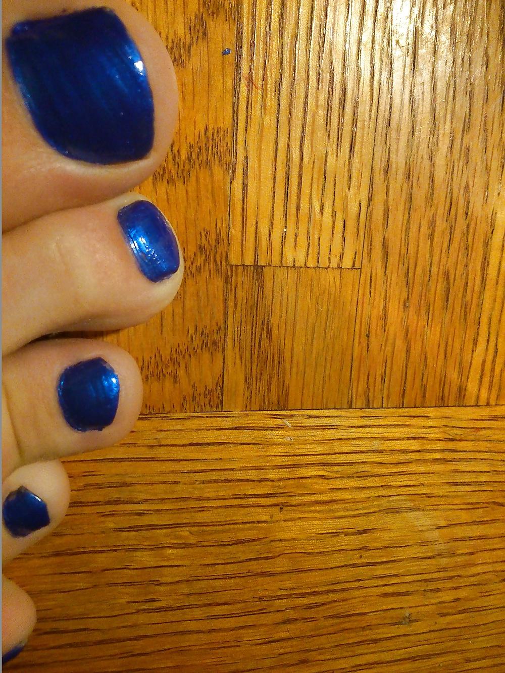 9P Feet And Toes In Blue Nail Polish And Leather High Heels.