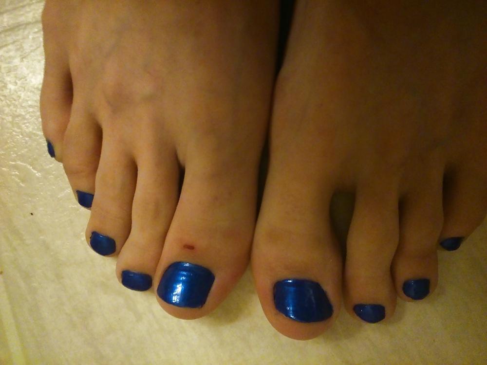9P Feet And Toes In Blue Nail Polish And Leather High Heels.