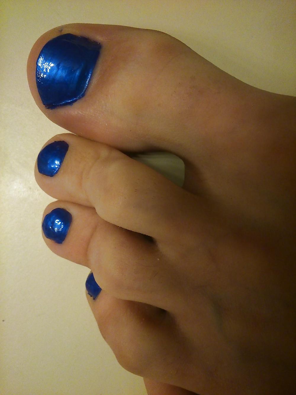 9P Feet And Toes In Blue Nail Polish And Leather High Heels.