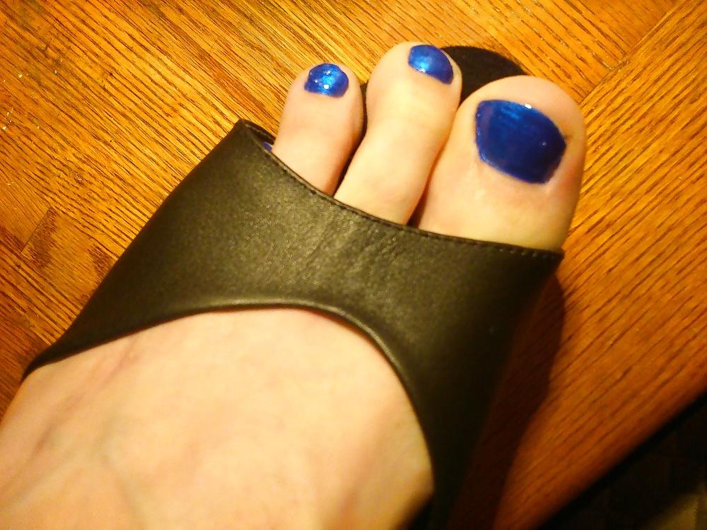 9P Feet And Toes In Blue Nail Polish And Leather High Heels.