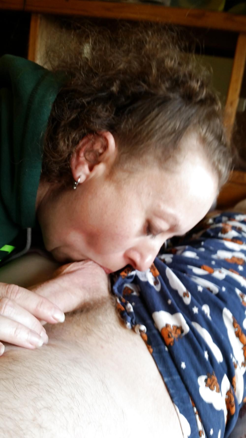 24P A Lil submissive oral action.