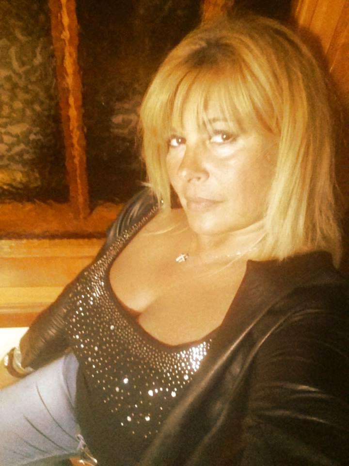 25P Busty Milf on Holiday