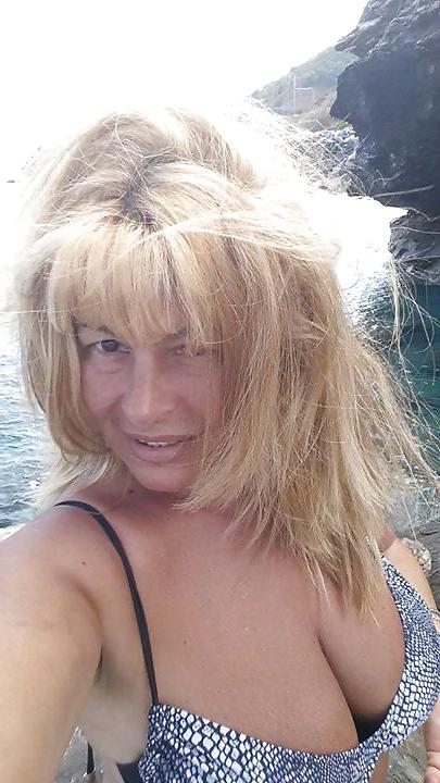 25P Busty Milf on Holiday