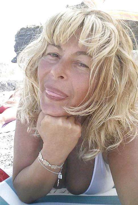 25P Busty Milf on Holiday