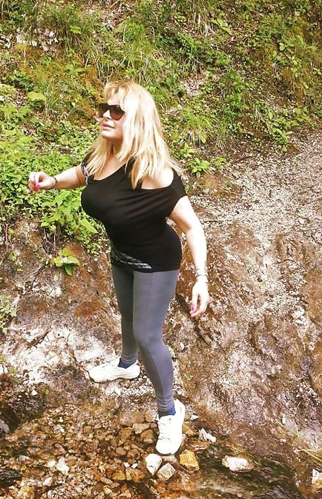 25P Busty Milf on Holiday