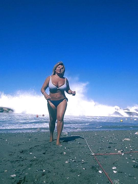 25P Busty Milf on Holiday