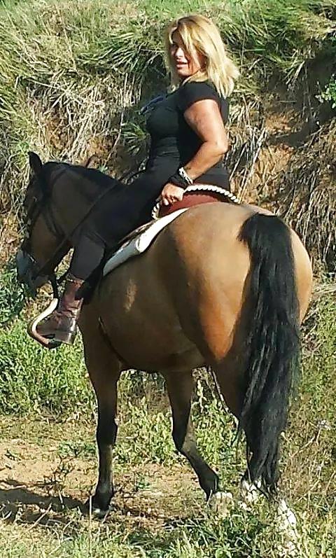 25P Busty Milf on Holiday