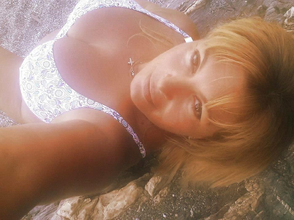 25P Busty Milf on Holiday