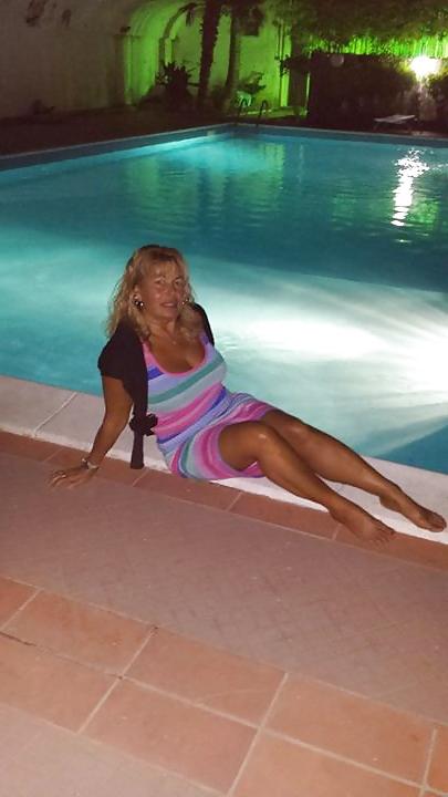 25P Busty Milf on Holiday