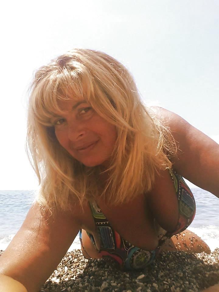 25P Busty Milf on Holiday