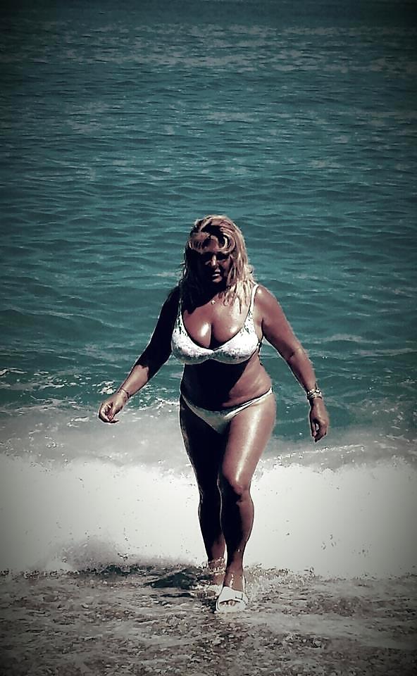 25P Busty Milf on Holiday