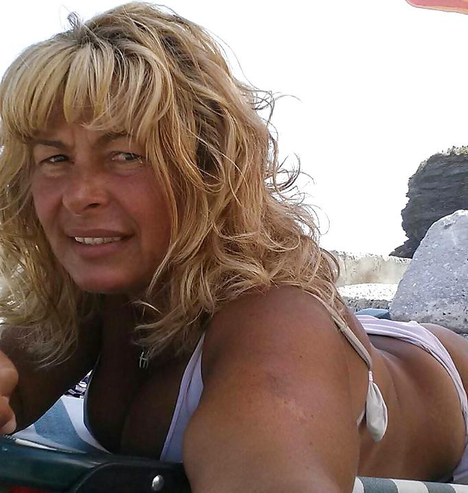 25P Busty Milf on Holiday