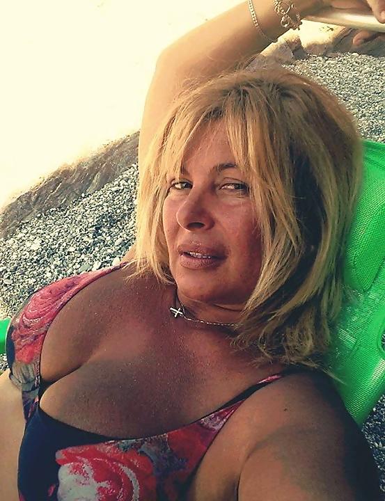 25P Busty Milf on Holiday