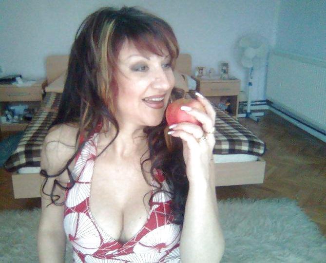 25P Serbian Milfs V