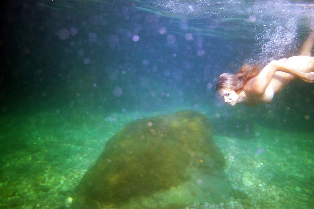 25P The little mermaid underwater 6