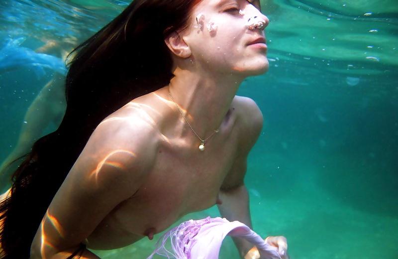 25P The little mermaid underwater 6