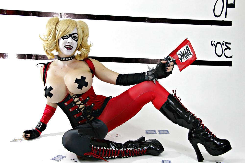 12P Big-titty Harley Quinn Cosplay