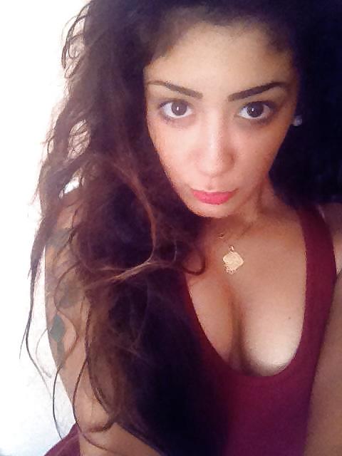 25P Nadia 20 ans l'arabe a sperme