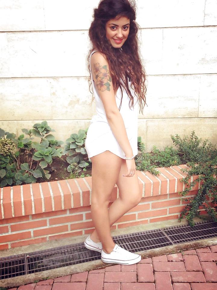 25P Nadia 20 ans l'arabe a sperme