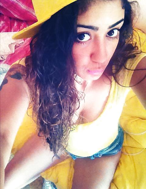 25P Nadia 20 ans l'arabe a sperme
