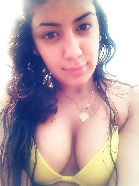 25P Nadia 20 ans l'arabe a sperme