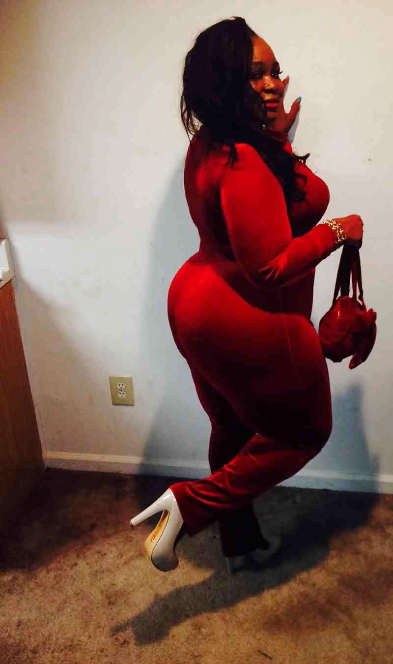 21P She got a BIG ASS!!! 5 Ibstroking!!!!