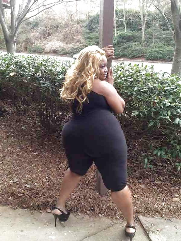 21P She got a BIG ASS!!! 5 Ibstroking!!!!