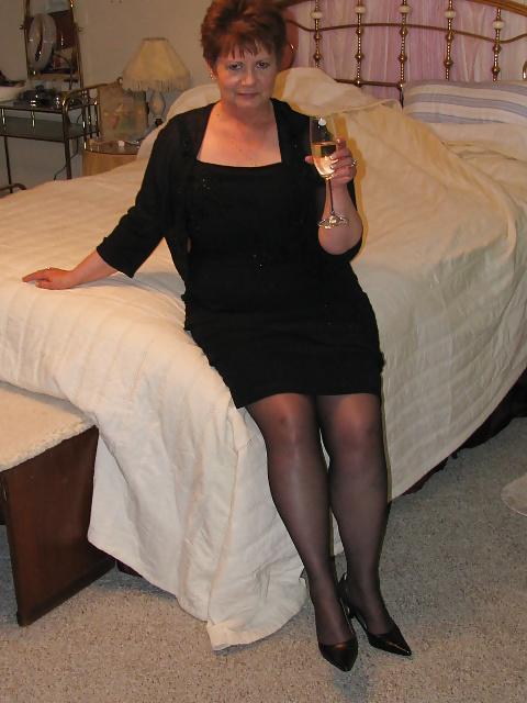 8P Mature Pantyhose Slut