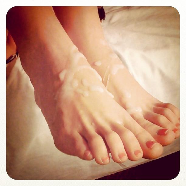16P Feet and Footjobs