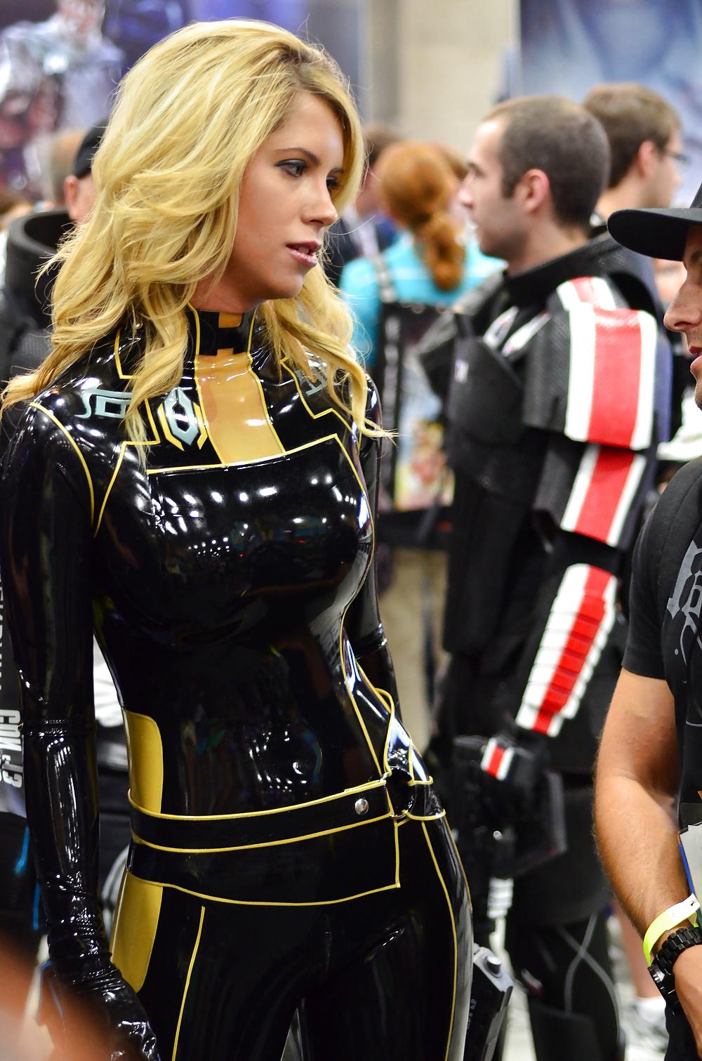 25P Cosplay Clique