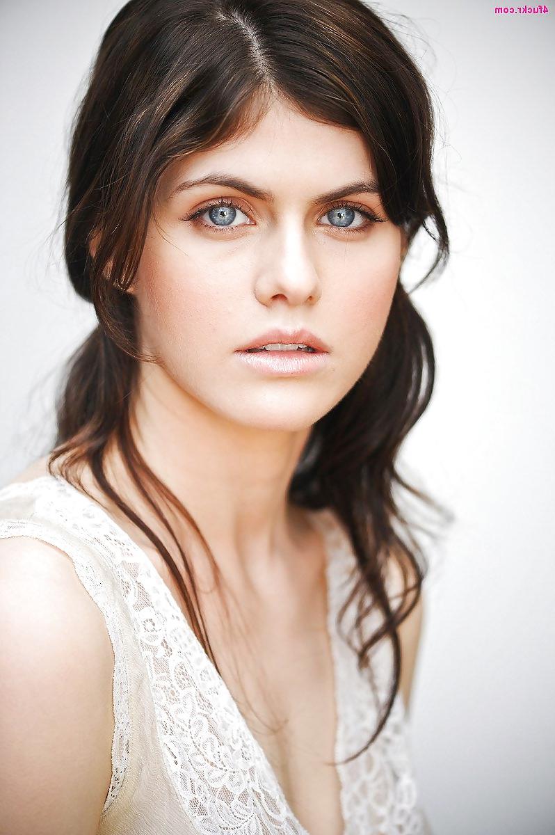 24P Alexandra Daddario - a body made for sin