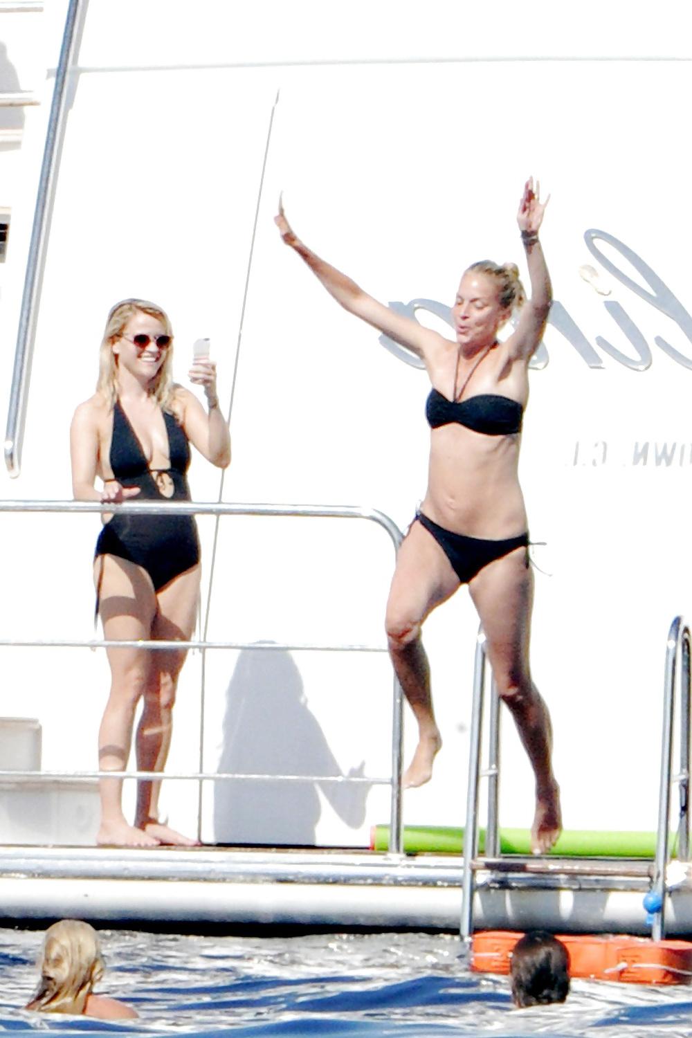 25P Reese Witherspoon - wearing a swimsuit