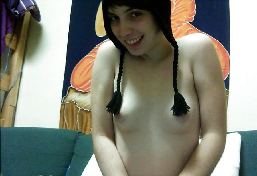 25P Lusty & Busty Teen Selfies 14