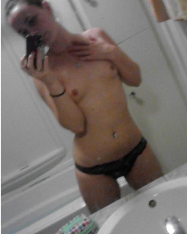 25P Lusty & Busty Teen Selfies 14