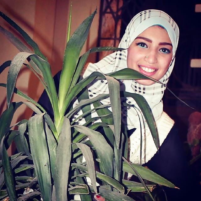 25P Arab beauty 25 - Cum on her