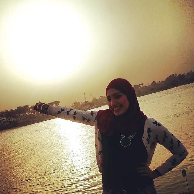 25P Arab beauty 25 - Cum on her
