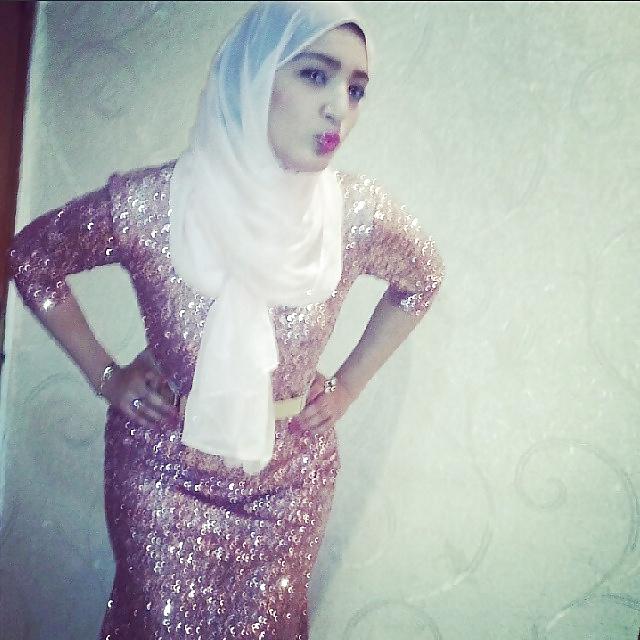 25P Arab beauty 25 - Cum on her