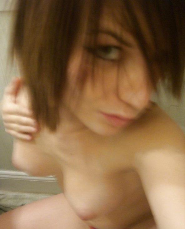 25P Lusty & Busty Teen Selfies 40