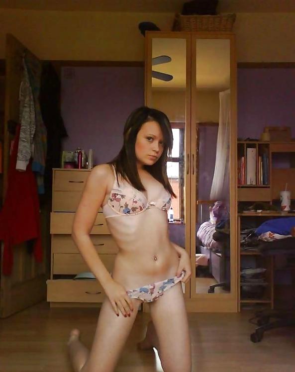 25P Lusty & Busty Teen Selfies 40