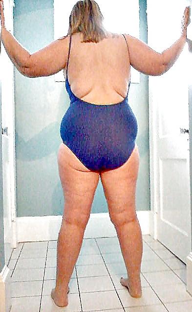 25P My wife in swimsuits..