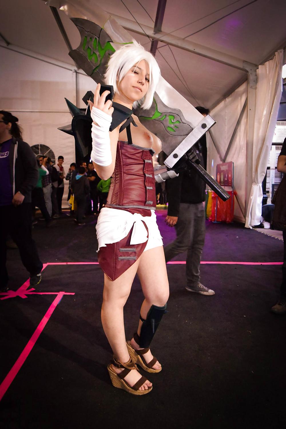 10P Riven Cosplay + Fakes