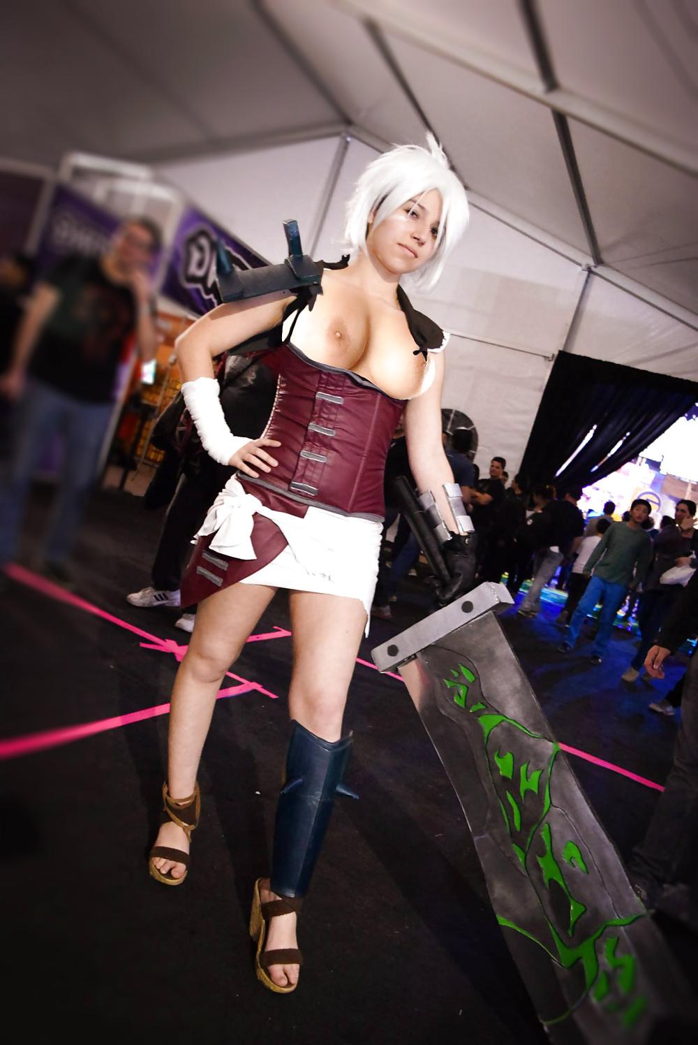 10P Riven Cosplay + Fakes