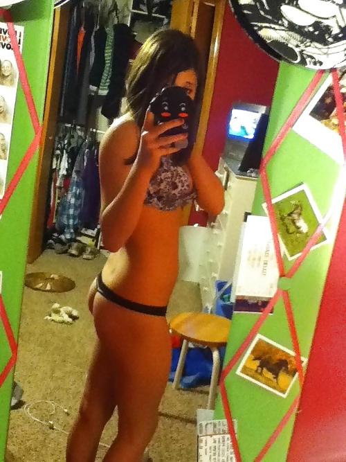 22P Sexy Teen Little Lexi Selfies