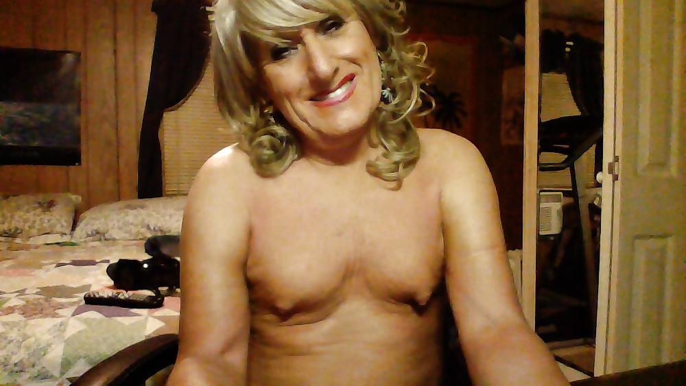 10P Amy's little  Tits