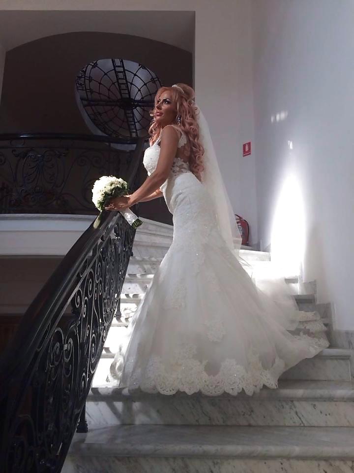 25P Dirty wife on her wedding