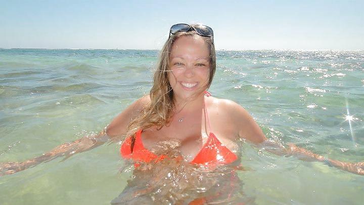 25P BUSTY MILF 