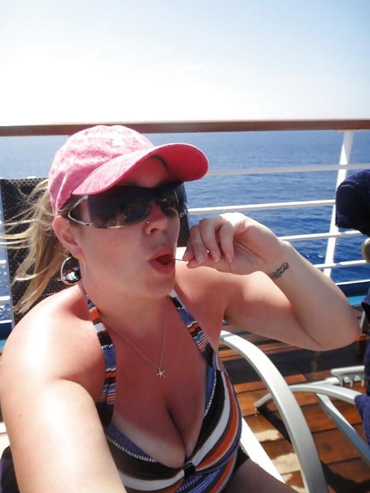 25P BUSTY MILF 